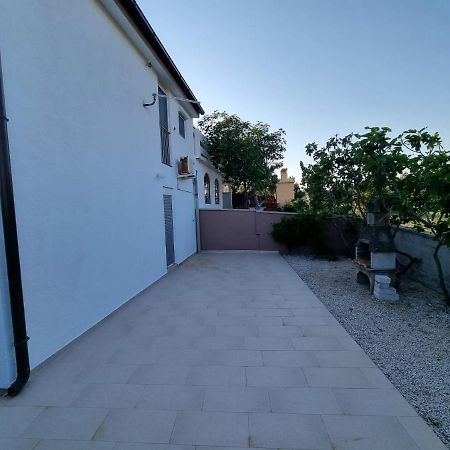 Apartments Ema Vir Zewnętrze zdjęcie