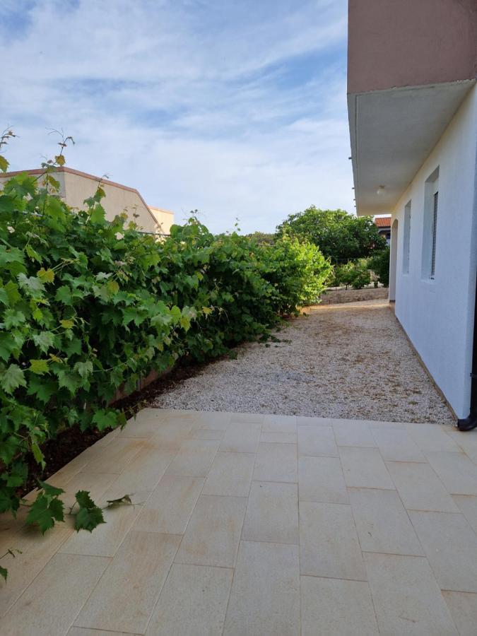 Apartments Ema Vir Zewnętrze zdjęcie
