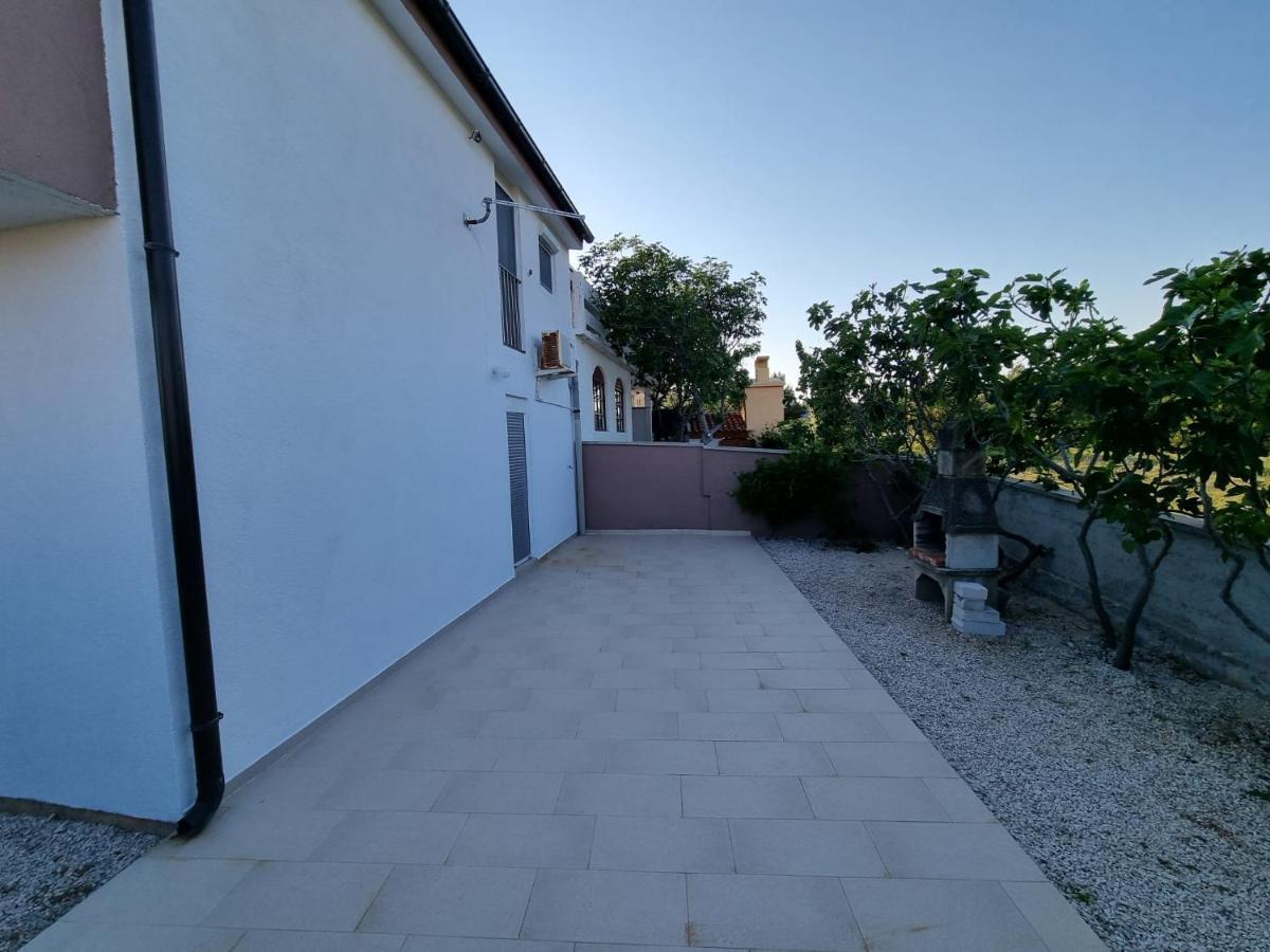 Apartments Ema Vir Zewnętrze zdjęcie