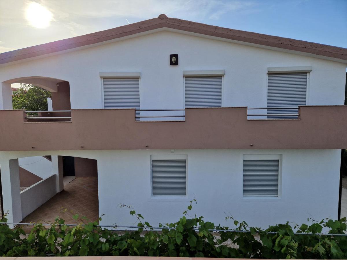 Apartments Ema Vir Zewnętrze zdjęcie