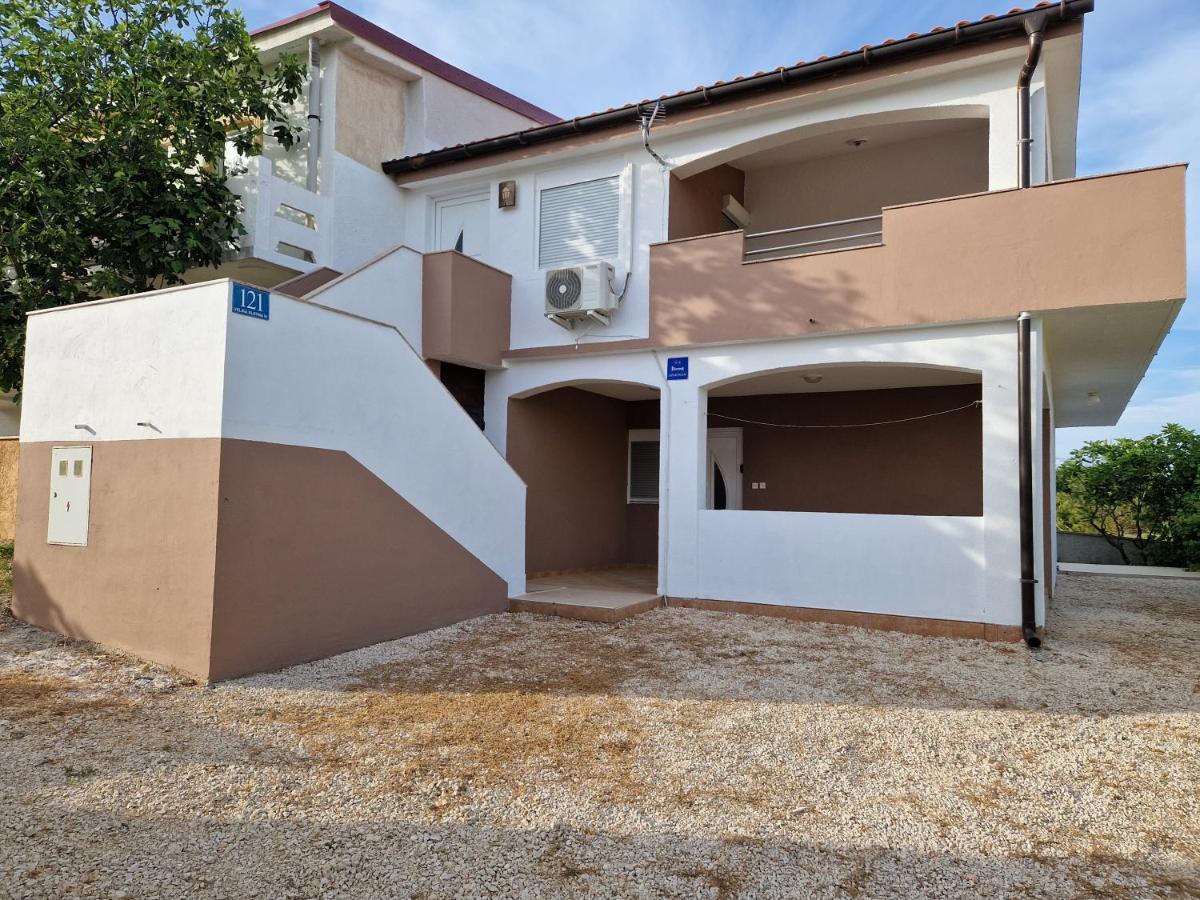 Apartments Ema Vir Zewnętrze zdjęcie