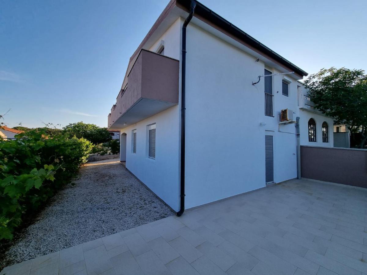 Apartments Ema Vir Zewnętrze zdjęcie