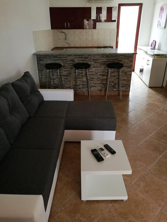 Apartments Ema Vir Zewnętrze zdjęcie