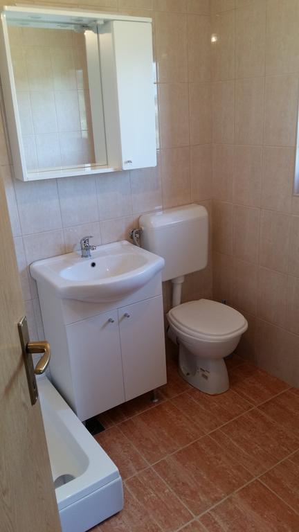 Apartments Ema Vir Zewnętrze zdjęcie