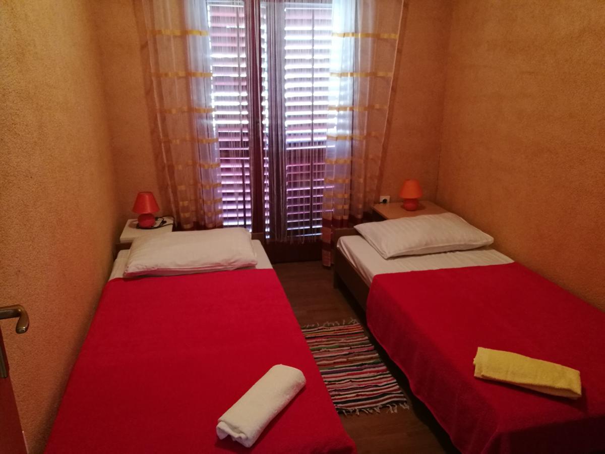 Apartments Ema Vir Zewnętrze zdjęcie